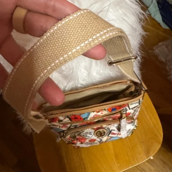 Giani Bernini  New Without Tags.Chic Postcard Print Crossbody Bag - Picture 8 of 9